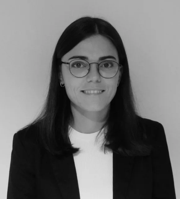 🧡 Con mucha ilusión compartimos que, a partir de noviembre, se une a nuestro equipo Ana Pérez García.
Licenciada en Psicología por la Universidad Autónoma de Madrid. Máster en Inteligencia Emocional e Intervención en Emociones y Salud por la Universidad Complutense de Madrid (UCM) y Especialista en Salud Mental Perinatal por la Universidad Nacional de Educación a Distancia (UNED).
Ha sido profesora y tutora de prácticas de atención psicológica individual y tutora-coordinadora de prácticas de programas de intervención psicológica grupal del Máster en Inteligencia Emocional e Intervención en Emociones y Salud y del Especialista en Intervención en la Ansiedad y el Estrés de la UCM.
Experiencia en atención psicológica en población adulta (trastornos de ansiedad, depresión, dolor crónico...), infantil y adolescente (habilidades sociales, problemas de conducta…). Colaboradora como psicóloga en el IES Las Encinas en Villanueva de la Cañada (Madrid) impartiendo talleres grupales de diferentes temáticas (ansiedad ante exámenes, alimentación e imagen corporal, etc) y atendiendo de forma individual a los alumnos matriculados en el centro.
Asistencia y presentación de distintos trabajos en congresos y reuniones científicas de ámbito nacional e internacional. Miembro del Colegio Oficial de la Psicología de Madrid con número de colegiada M-30506.
Bienvenida a Cuarzo, Ana 😍🧡.