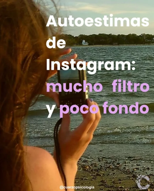 ❓Si alguien te preguntase qué hacer para quererse más y verse mejor, ¿qué crees que le responderías? ¿Le remitirías a algún autor, libro o cuenta de divulgación en concreto? ¿Qué se nos recomienda hoy en día para sentirnos exitosos, deseables o válidos?
En una modernidad caracterizada por el marketing de la vida cotidiana, es normal que la satisfacción personal se venda como una cuestión individualista: “Prepárate CONMIGO para”, “MI rutina diaria”, “5 básicos que (TÚ) necesitas para: comer healthy, tener una piel de 10, sacar las mejores notas de la PAU…”. ¿Por qué? Porque la promesa de sentirnos bien de forma simple nos parece asequible, directa y cómoda.
Piensa: ¿cuándo ha sido la última vez que hayas hecho algo por alguien? ¿Cuándo ha sido la última vez que has cumplido con lo que tocaba, aunque no apeteciese, o con tus valores y creencias? Y dime… ¿cómo te sentiste después?
Y es que la autoestima no es hedonismo, ni una priorización de uno mismo mal entendida o una lista de tareas inabarcable. El placer no es un punto estable donde apoyar la satisfacción con uno mismo.
Si sabemos qué es, de verdad, la autoestima, también sabremos que se enriquece en las relaciones con otros. Sentirnos pate del grupo fortalece el sentimiento de utilidad y pertenencia. Y una buena crítica constructiva sólo nos la pueden dar otras personas. Y también sabremos que, para mantener una autoestima sana, necesitamos retos. Aprender a tolerar la frustración, cultivar la paciencia y saber apreciar el esfuerzo tras el logro son experiencia más duraderas y sólidas que cualquier self-care routine.
Sentir placer es necesario. Pero trabajarse una autoestima saludable no es, necesariamente, placentero.
#psicología #saludmental #autoestima #cuarzopsicología